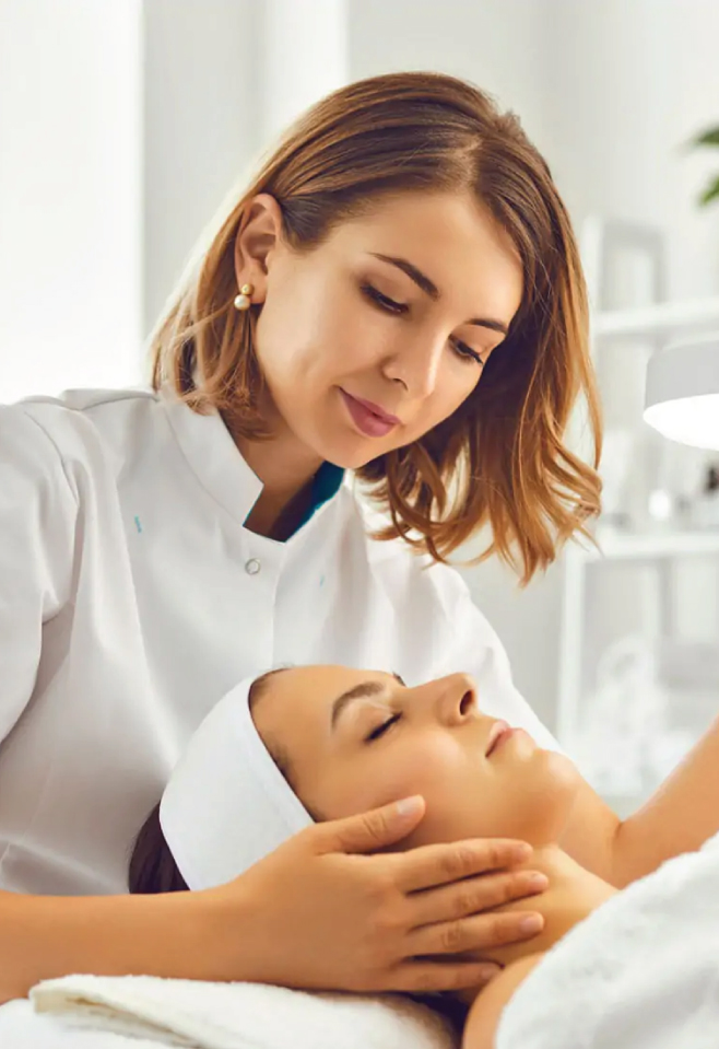 A woman is getting HydraFacial Treatment at Reveal Clinics Riyadh