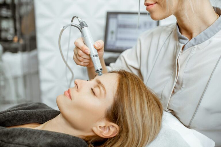 woman-making-vacuum-hydro-peeling-at-the-beauty-salon.jpg
