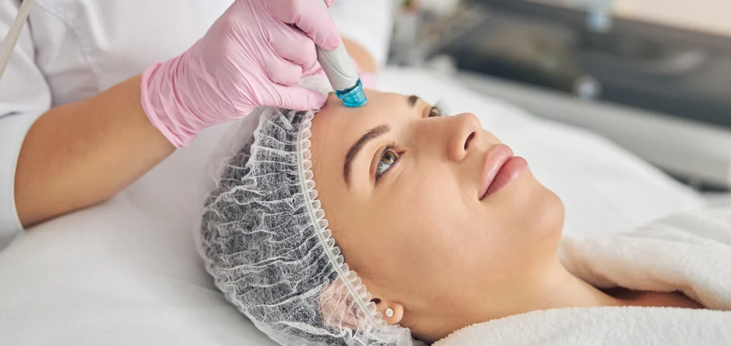 HydraFacial treatment in Riyadh at Reveal Clinics showing deep pore cleansing and skin hydration procedure